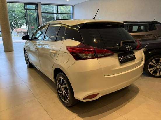 TOYOTA-YARIS-2022