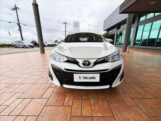 TOYOTA-YARIS-2021