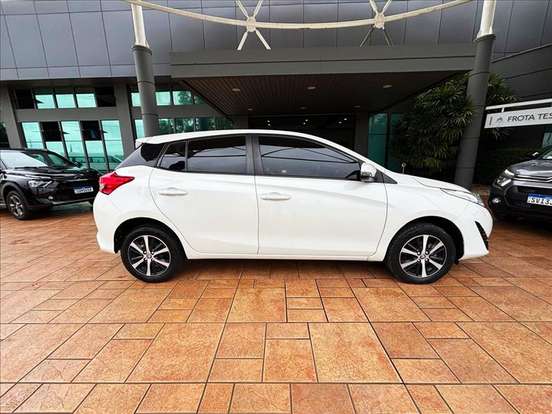 TOYOTA-YARIS-2021