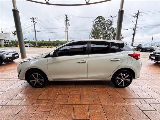 TOYOTA-YARIS-2021