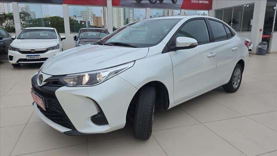 TOYOTA-YARIS-2024