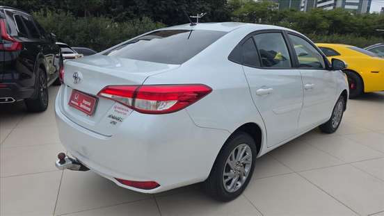 TOYOTA-YARIS-2024
