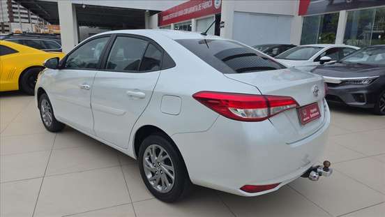 TOYOTA-YARIS-2024