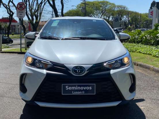 TOYOTA-YARIS-2024