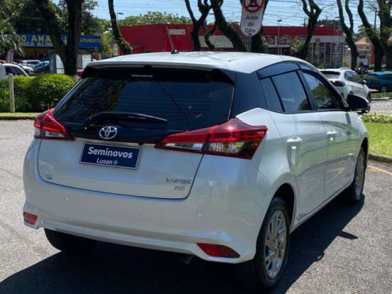 TOYOTA-YARIS-2024