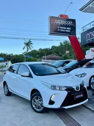 TOYOTA-YARIS-2024