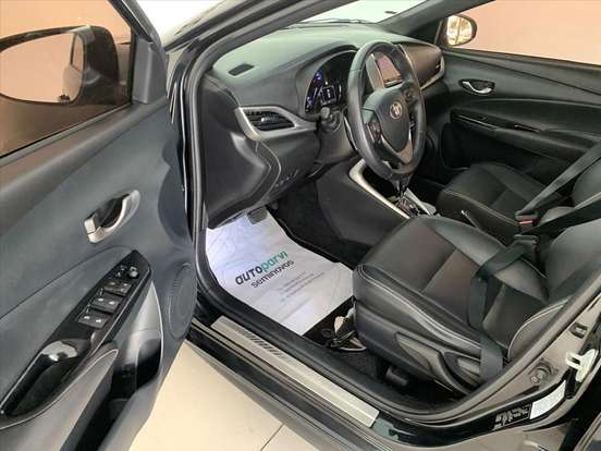 TOYOTA-YARIS-2018
