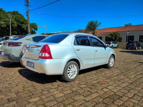 TOYOTA-ETIOS-1.5 XLS SEDAN 16V FLEX 4P MANUAL TOYOTA-ETIOS-2015