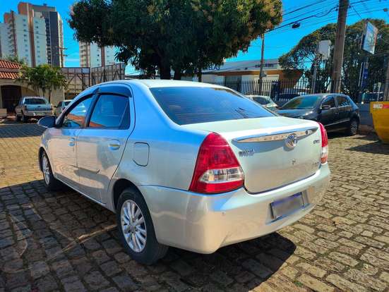TOYOTA-ETIOS-2015