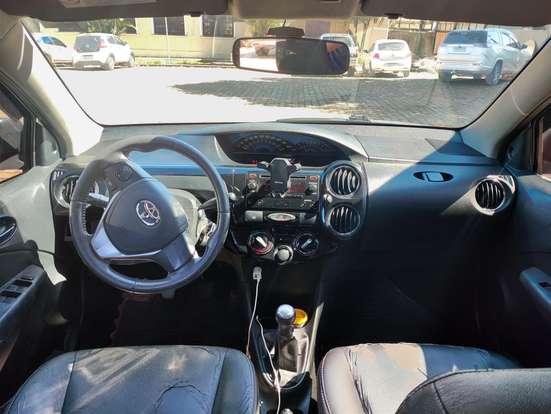 TOYOTA-ETIOS-2015