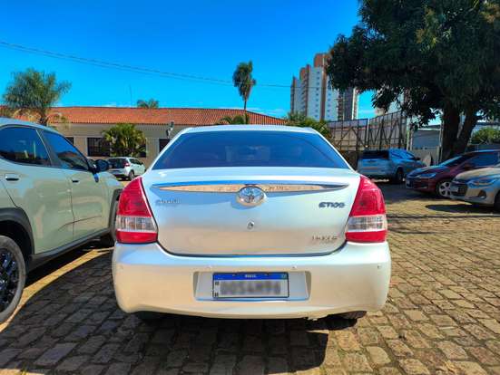 TOYOTA-ETIOS-2015