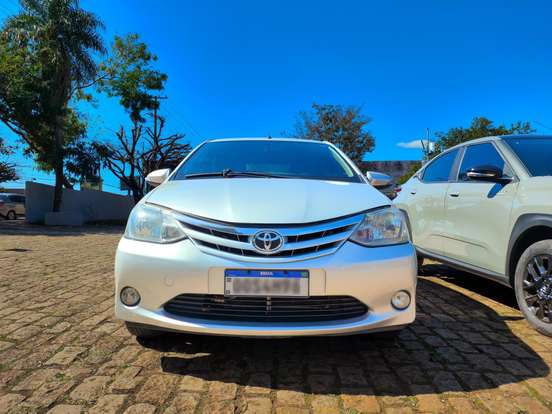 TOYOTA-ETIOS-1.5 XLS SEDAN 16V FLEX 4P MANUAL TOYOTA-ETIOS-2015
