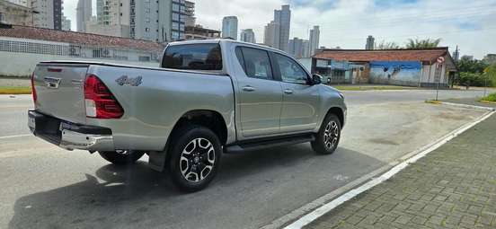TOYOTA-HILUX-2.8 D-4D TURBO DIESEL CD SRV 4X4 AUTOMÁTICO TOYOTA-HILUX-2023
