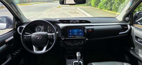 TOYOTA-HILUX-2.8 D-4D TURBO DIESEL CD SRV 4X4 AUTOMÁTICO TOYOTA-HILUX-2023