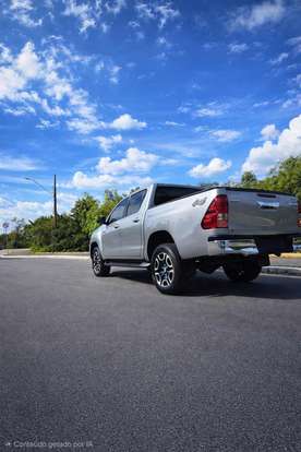 TOYOTA-HILUX-2.8 D-4D TURBO DIESEL CD SRV 4X4 AUTOMÁTICO TOYOTA-HILUX-2023