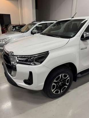 TOYOTA-HILUX-2024