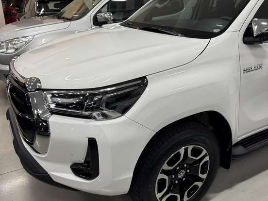 TOYOTA-HILUX-2.8 D-4D TURBO DIESEL CD SRV 4X4 AUTOMÁTICO TOYOTA-HILUX-2024