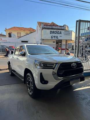 TOYOTA-HILUX-2024
