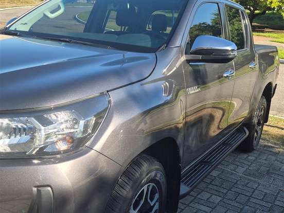 TOYOTA-HILUX-2.8 D-4D TURBO DIESEL CD SRV 4X4 AUTOMÁTICO TOYOTA-HILUX-2022