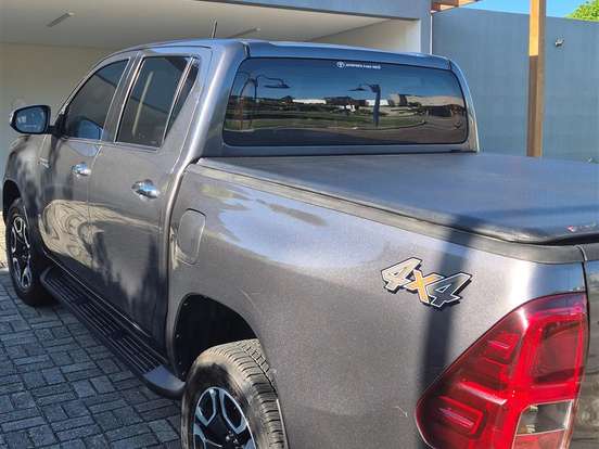TOYOTA-HILUX-2.8 D-4D TURBO DIESEL CD SRV 4X4 AUTOMÁTICO TOYOTA-HILUX-2022