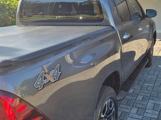 TOYOTA-HILUX-2.8 D-4D TURBO DIESEL CD SRV 4X4 AUTOMÁTICO TOYOTA-HILUX-2022