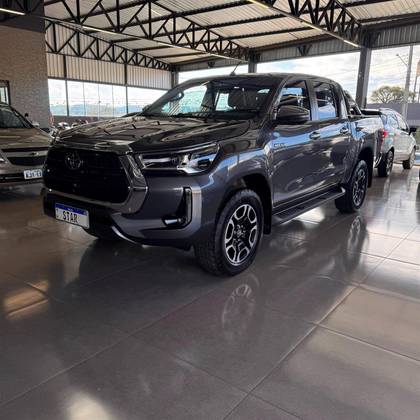 TOYOTA HILUX 2.8 D-4D TURBO DIESEL CD SRX 4X4 AUTOMÁTICO