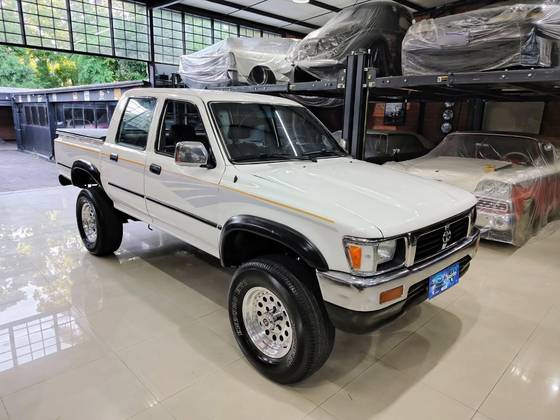 TOYOTA HILUX 2.8 SR5 4X4 CD 8V DIESEL 4P MANUAL