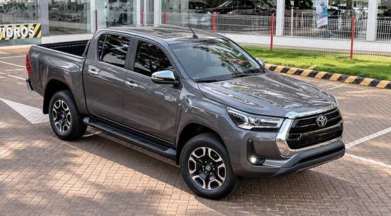 TOYOTA HILUX 2.8 D-4D TURBO DIESEL CD SRX 4X4 AUTOMÁTICO