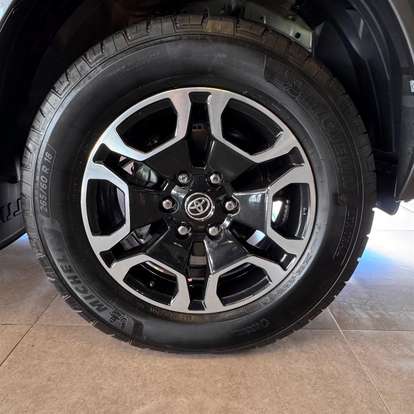TOYOTA-HILUX-2023
