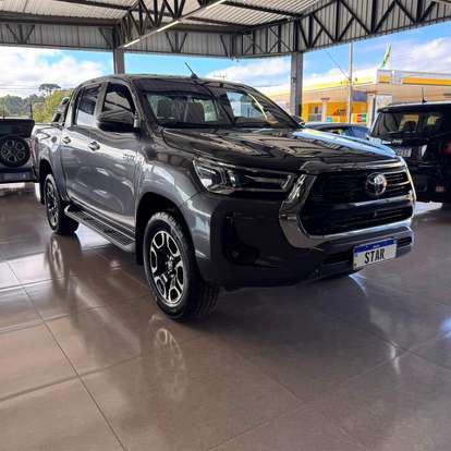 TOYOTA-HILUX-2.8 D-4D TURBO DIESEL CD SRX 4X4 AUTOMÁTICO TOYOTA-HILUX-2023