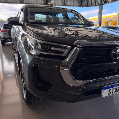TOYOTA-HILUX-2023