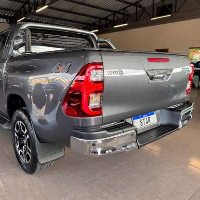 TOYOTA-HILUX-2023