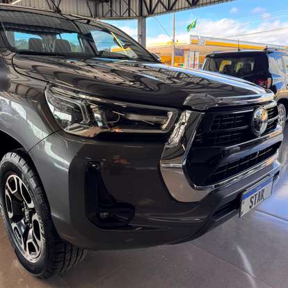 TOYOTA-HILUX-2.8 D-4D TURBO DIESEL CD SRX 4X4 AUTOMÁTICO TOYOTA-HILUX-2023