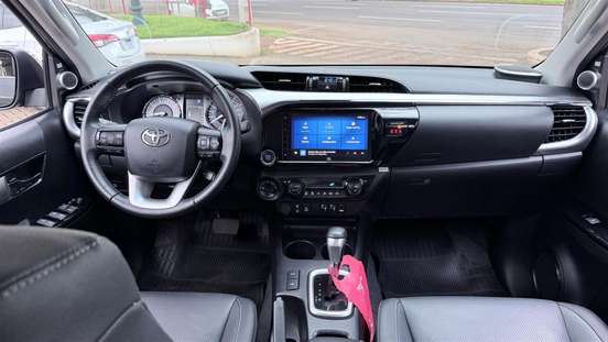 TOYOTA-HILUX-2023