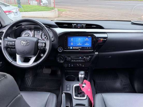 TOYOTA-HILUX-2.8 D-4D TURBO DIESEL CD SRX 4X4 AUTOMÁTICO TOYOTA-HILUX-2023