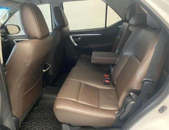 TOYOTA-HILUX SW4-2019
