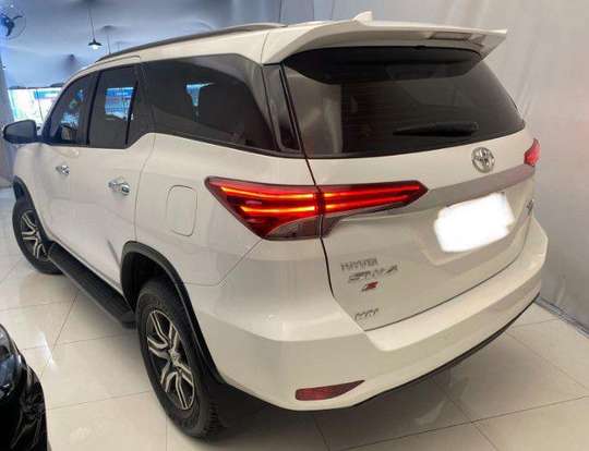 TOYOTA-HILUX SW4-2.7 SRV 7 LUGARES 4X2 16V FLEX 4P AUTOMÁTICO TOYOTA-HILUX SW4-2019