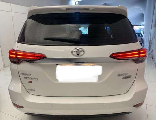 TOYOTA-HILUX SW4-2.7 SRV 7 LUGARES 4X2 16V FLEX 4P AUTOMÁTICO TOYOTA-HILUX SW4-2019