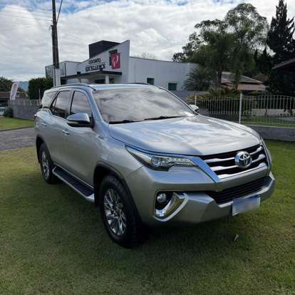 TOYOTA-HILUX SW4-2.8 SRX 4X4 16V TURBO INTERCOOLER DIESEL 4P AUTOMÁTICO TOYOTA-HILUX SW4-2016