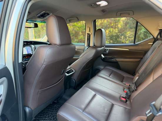 TOYOTA-HILUX SW4-2019