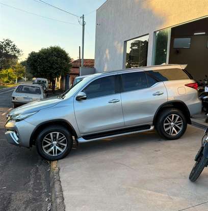 TOYOTA-HILUX SW4-2017