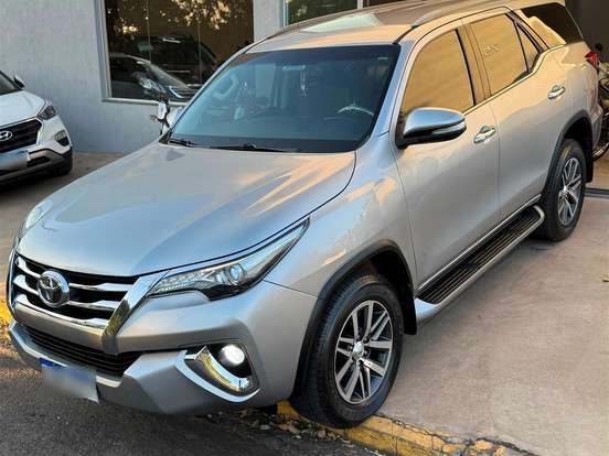 TOYOTA-HILUX SW4-2.8 SRX 4X4 7 LUGARES 16V TURBO INTERCOOLER DIESEL 4P AUTOMÁTICO TOYOTA-HILUX SW4-2017