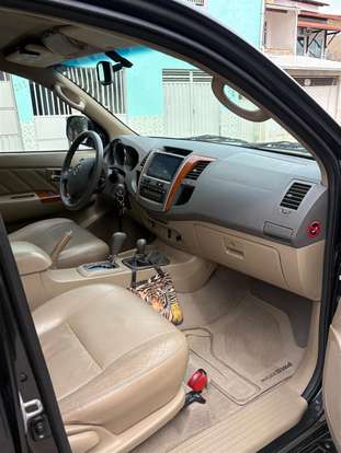 TOYOTA-HILUX SW4-2010