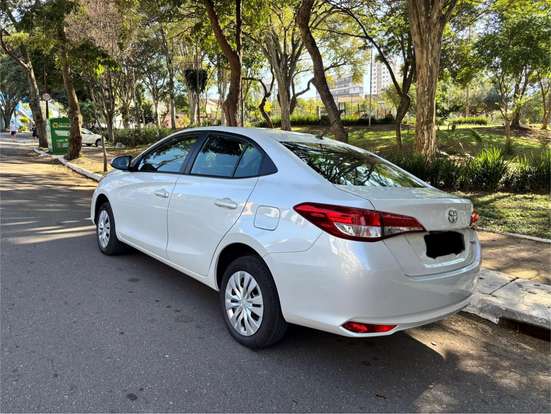 TOYOTA-YARIS-2024
