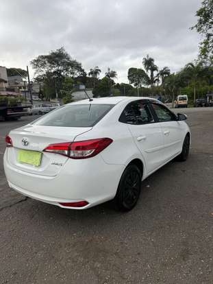 TOYOTA-YARIS-2023