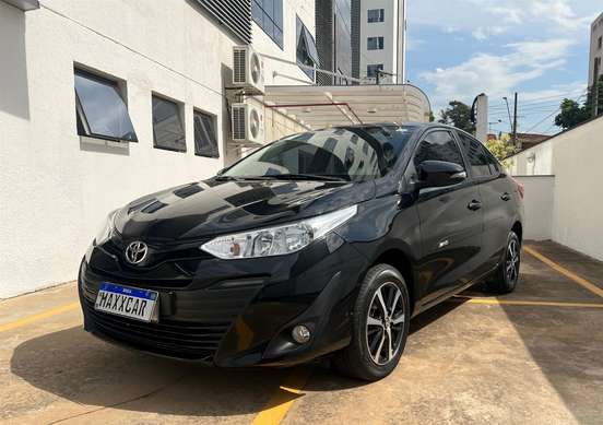 TOYOTA-YARIS-2019