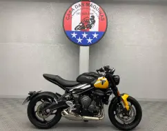 TRIUMPH TRIDENT 660 TRIPLE TRIBUTE EDITION TRIUMPH TRIDENT 660 TRIPLE TRIBUTE EDITION