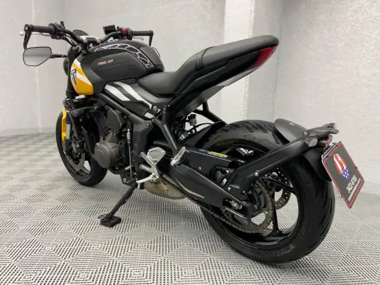 TRIUMPH-TRIDENT 660 TRIPLE TRIBUTE EDITION-2025