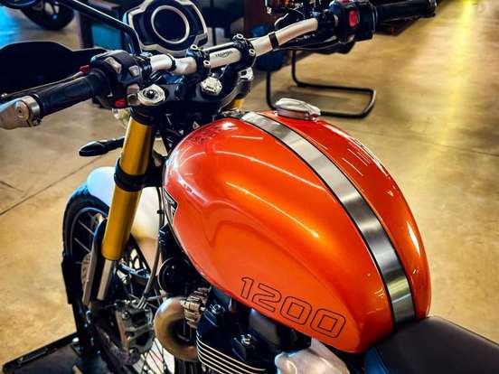 TRIUMPH-BONNEVILLE SCRAMBLER 1200 XE-2024