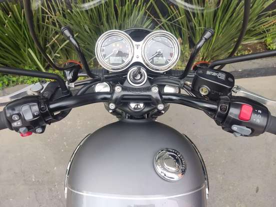 TRIUMPH-BONNEVILLE T120 BLACK 1200-2025